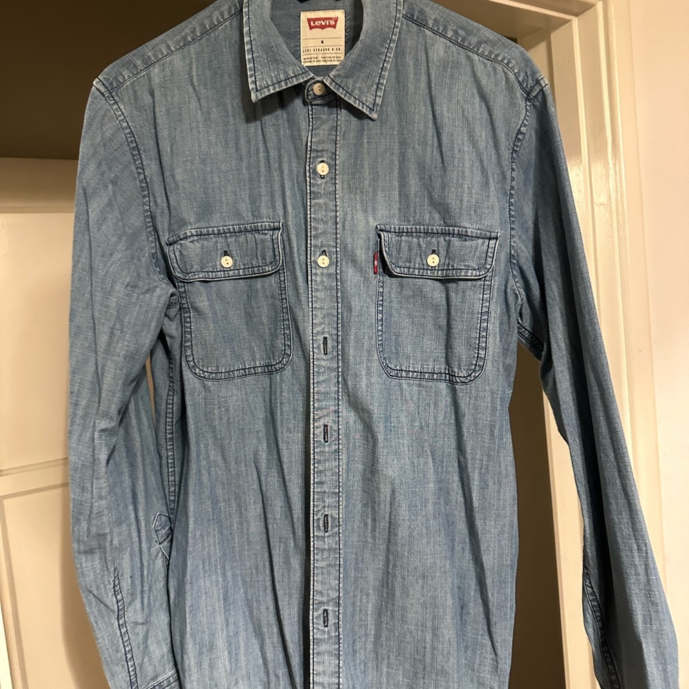Levi’s men’s long sleeve shirt medium